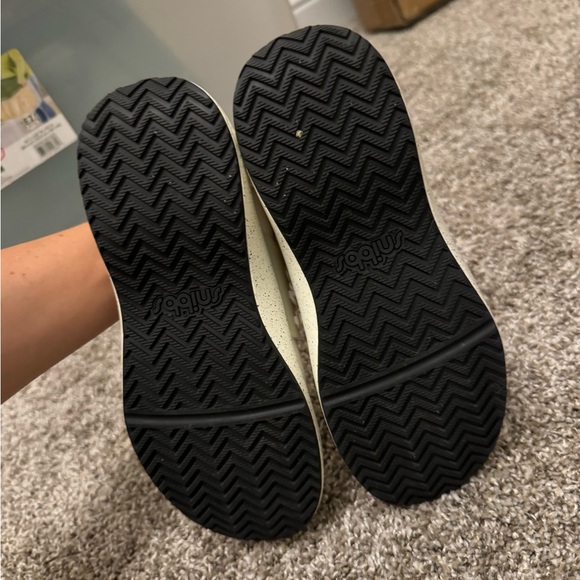 Snibbs nursing shoes - Picture 2 of 5